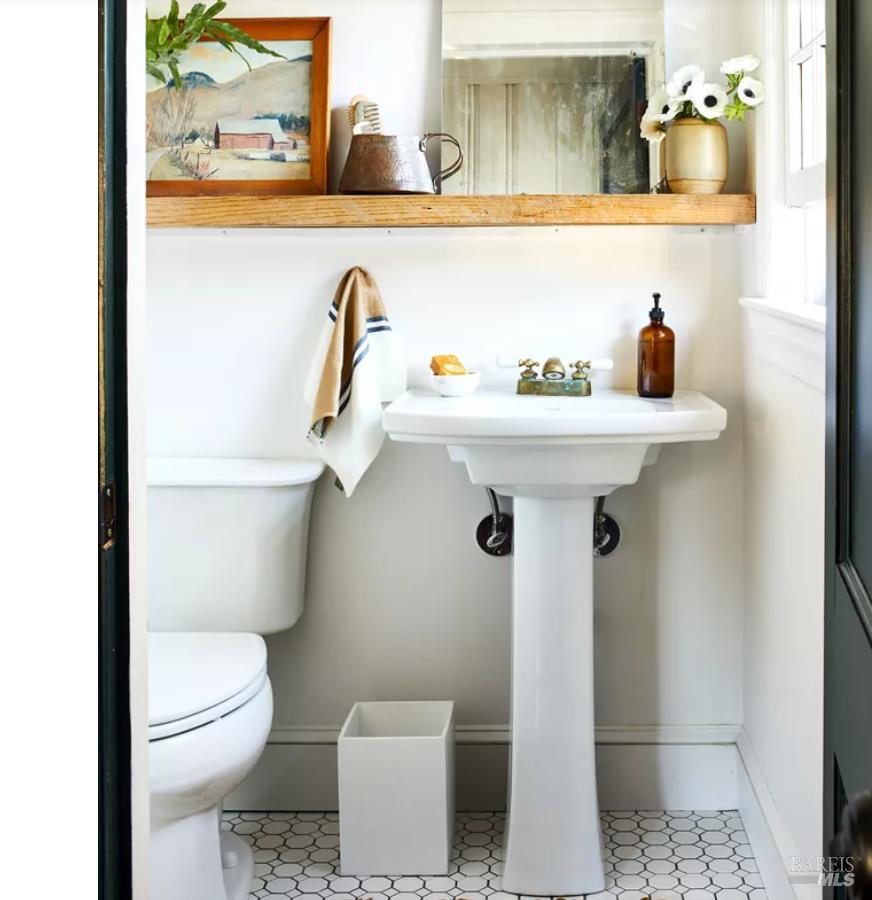 Detail Gallery Image 5 of 7 For 1231 Stevenson St, Calistoga,  CA 94515 - 3 Beds | 1/1 Baths