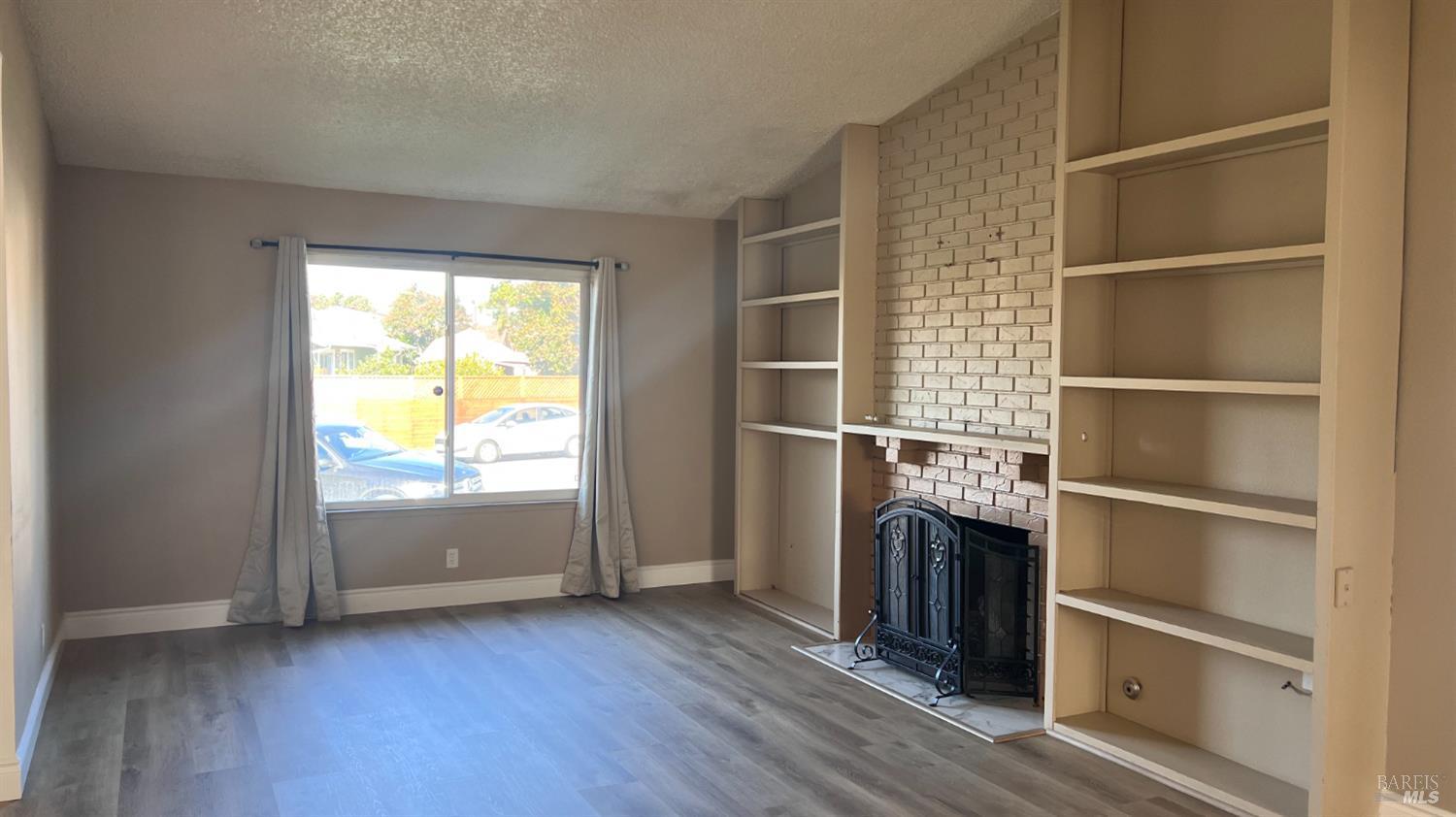 Detail Gallery Image 4 of 20 For 121 Notre Dame Ct, Vallejo,  CA 94589 - 3 Beds | 2 Baths