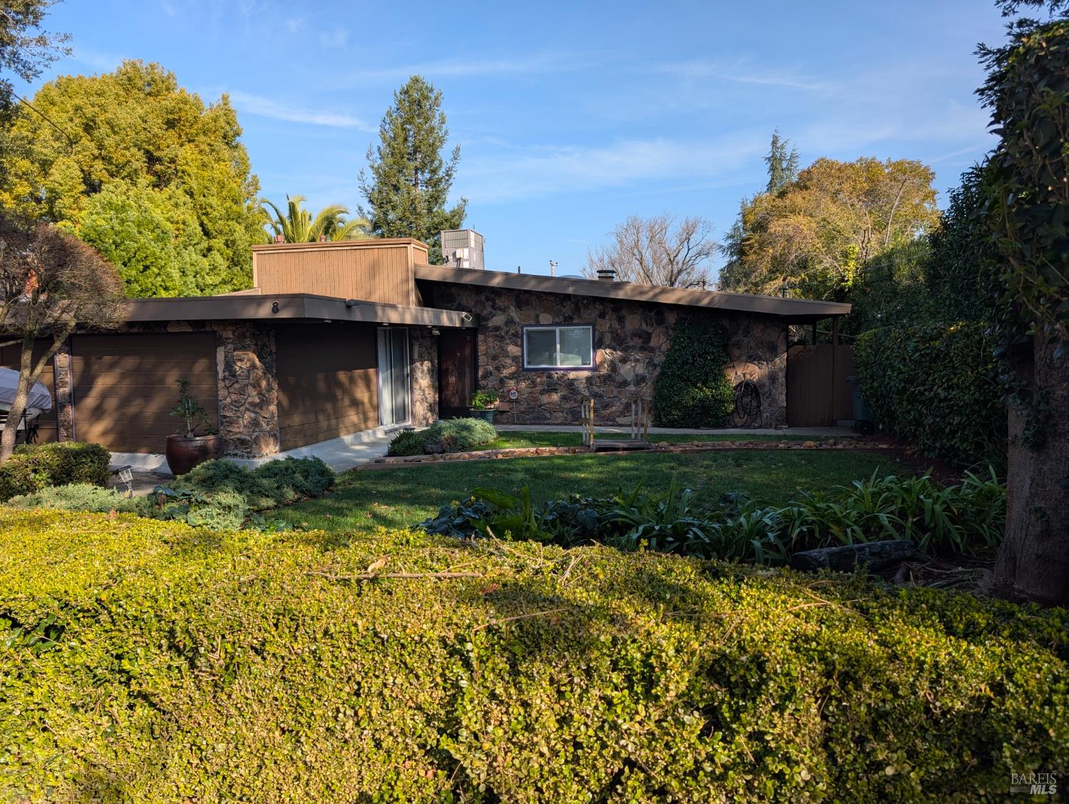 Detail Gallery Image 2 of 24 For 8 Madeline Ct, Novato,  CA 94947 - 3 Beds | 2 Baths