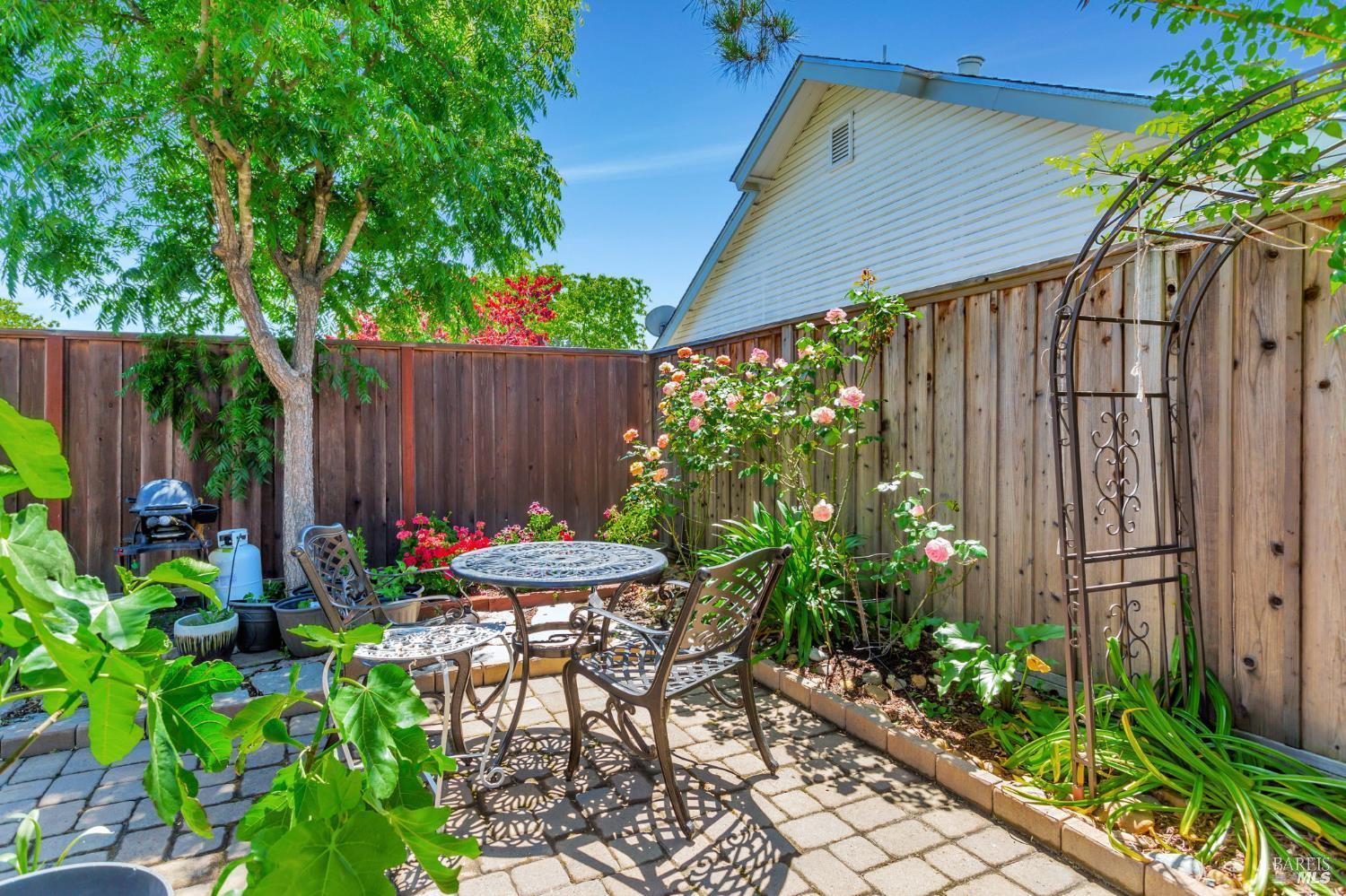 Detail Gallery Image 27 of 30 For 99 San Benito Way, Novato,  CA 94945 - 5 Beds | 3 Baths