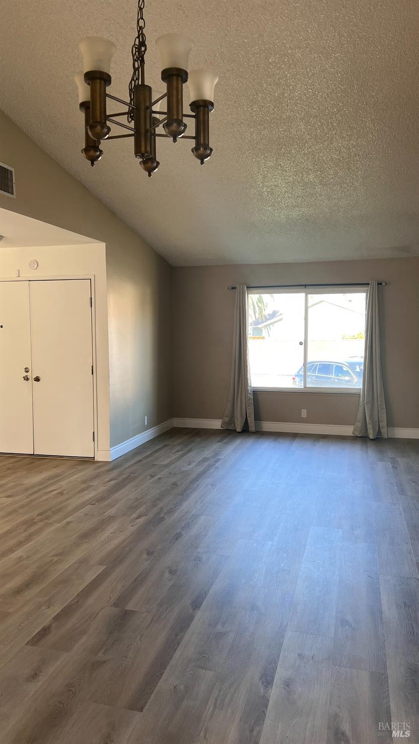 Detail Gallery Image 7 of 20 For 121 Notre Dame Ct, Vallejo,  CA 94589 - 3 Beds | 2 Baths