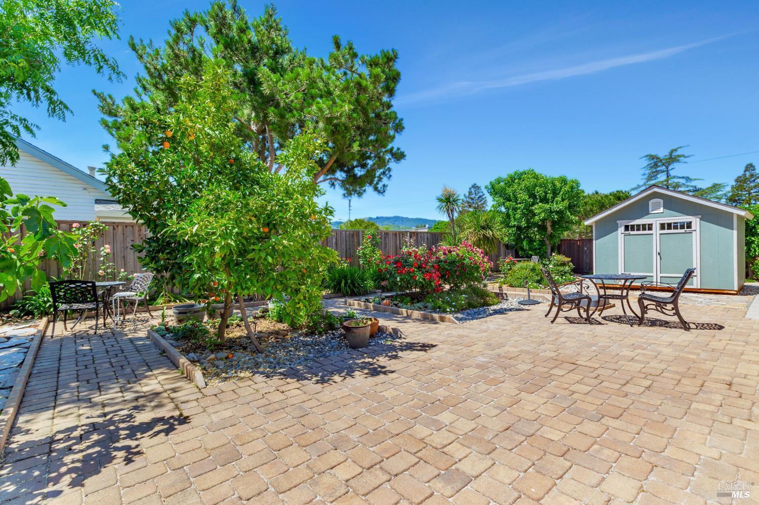 Detail Gallery Image 23 of 30 For 99 San Benito Way, Novato,  CA 94945 - 5 Beds | 3 Baths