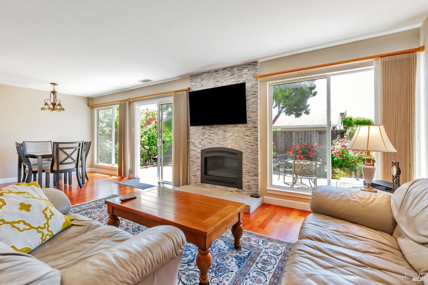 Detail Gallery Image 3 of 30 For 99 San Benito Way, Novato,  CA 94945 - 5 Beds | 3 Baths