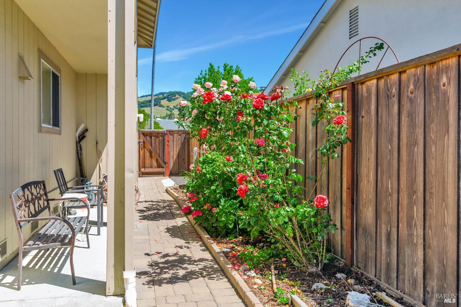 Detail Gallery Image 28 of 30 For 99 San Benito Way, Novato,  CA 94945 - 5 Beds | 3 Baths