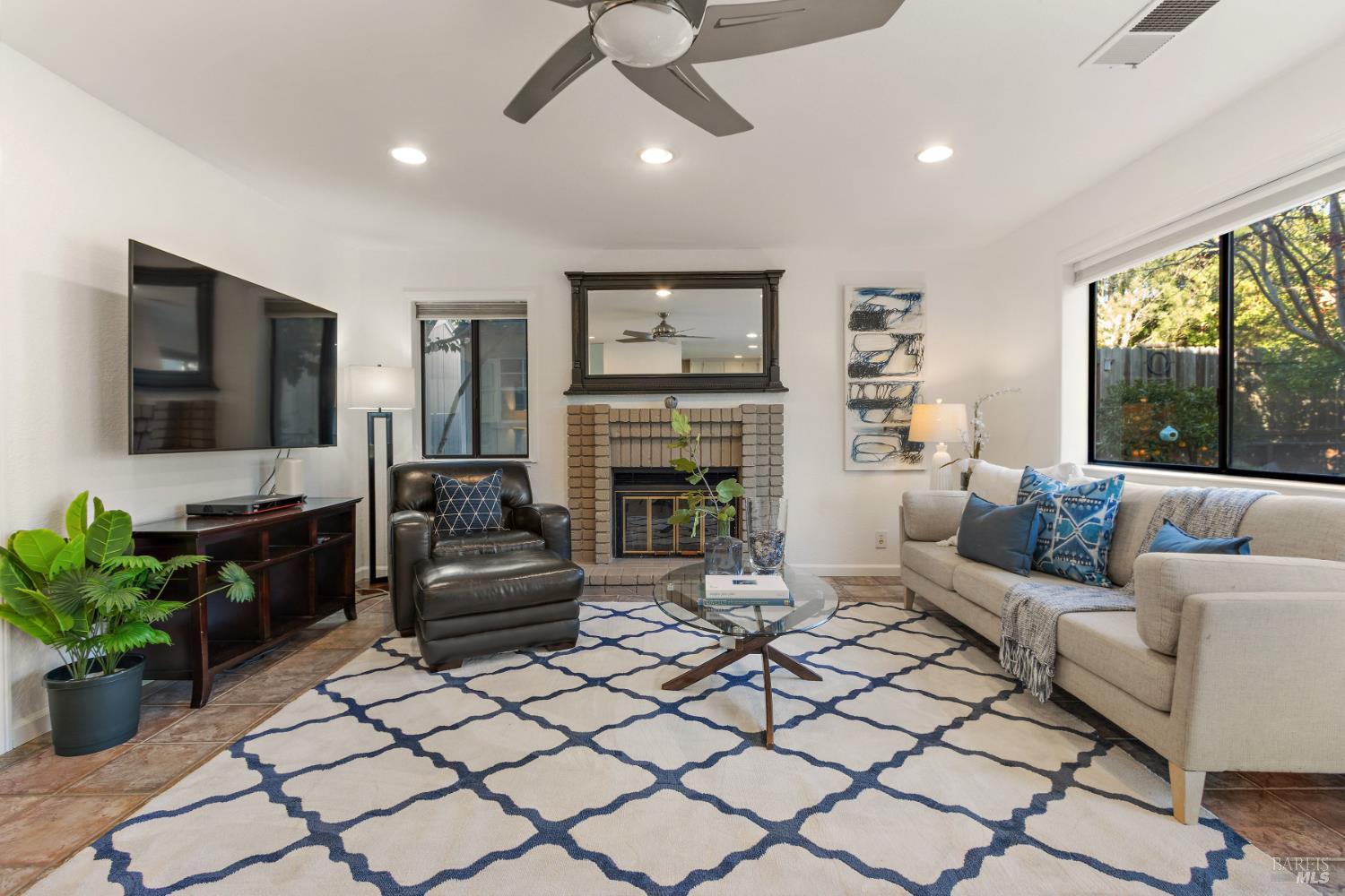 Detail Gallery Image 15 of 60 For 862 Dover Cir, Benicia,  CA 94510 - 3 Beds | 2/1 Baths