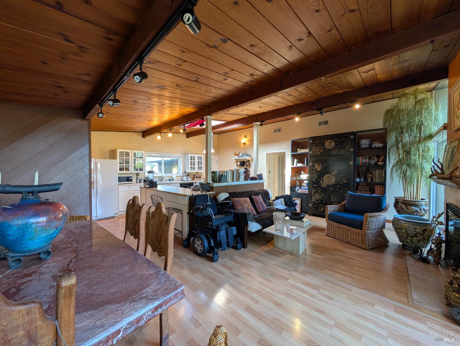 Detail Gallery Image 4 of 24 For 8 Madeline Ct, Novato,  CA 94947 - 3 Beds | 2 Baths