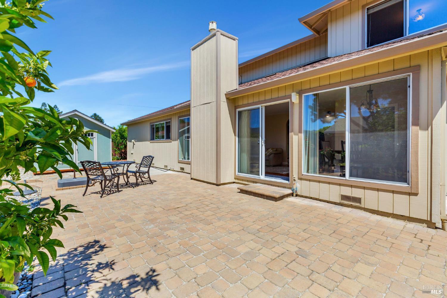 Detail Gallery Image 21 of 30 For 99 San Benito Way, Novato,  CA 94945 - 5 Beds | 3 Baths