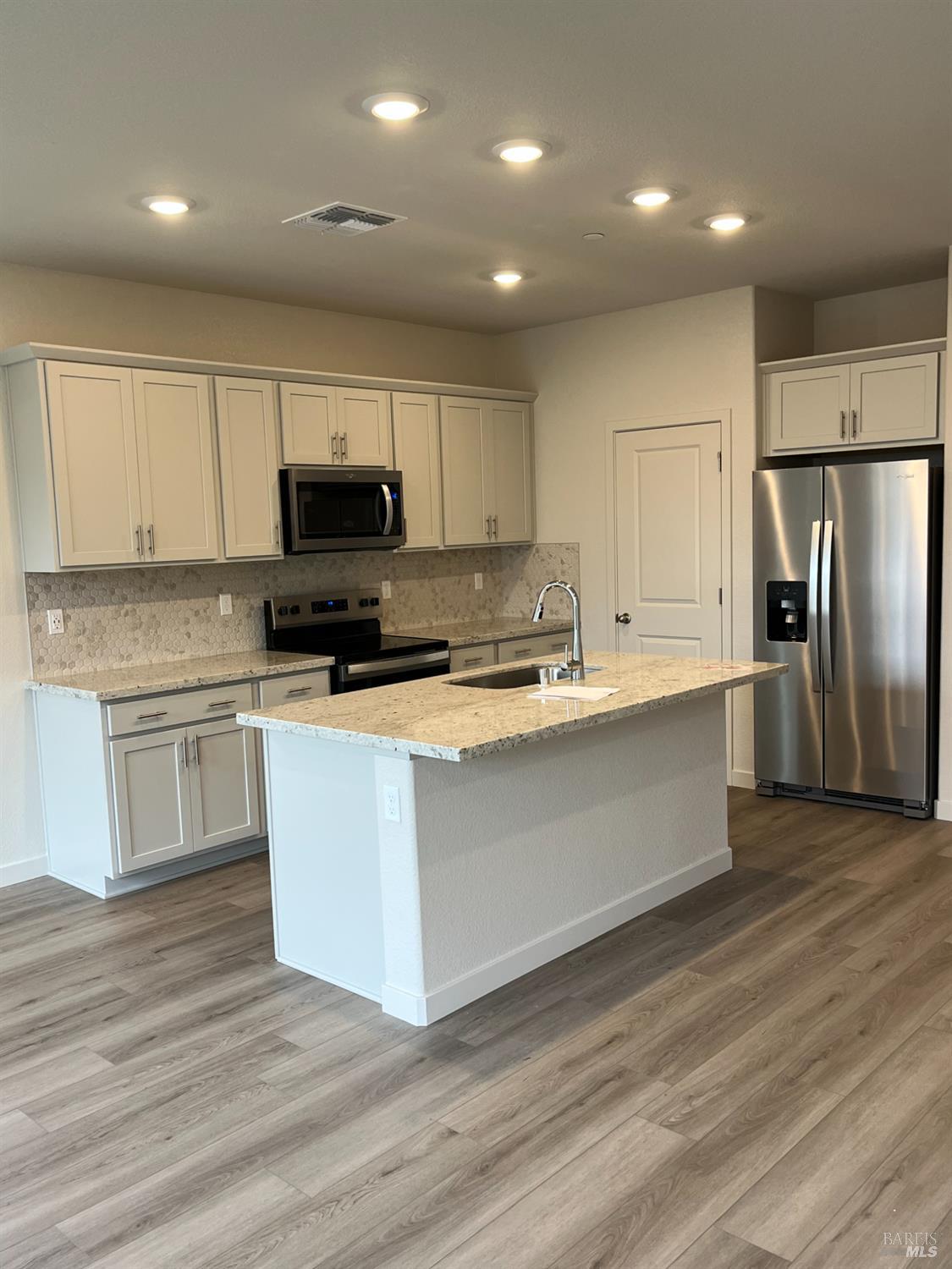 Detail Gallery Image 14 of 18 For 845 Telford Dr, Vacaville,  CA 95687 - 4 Beds | 2 Baths