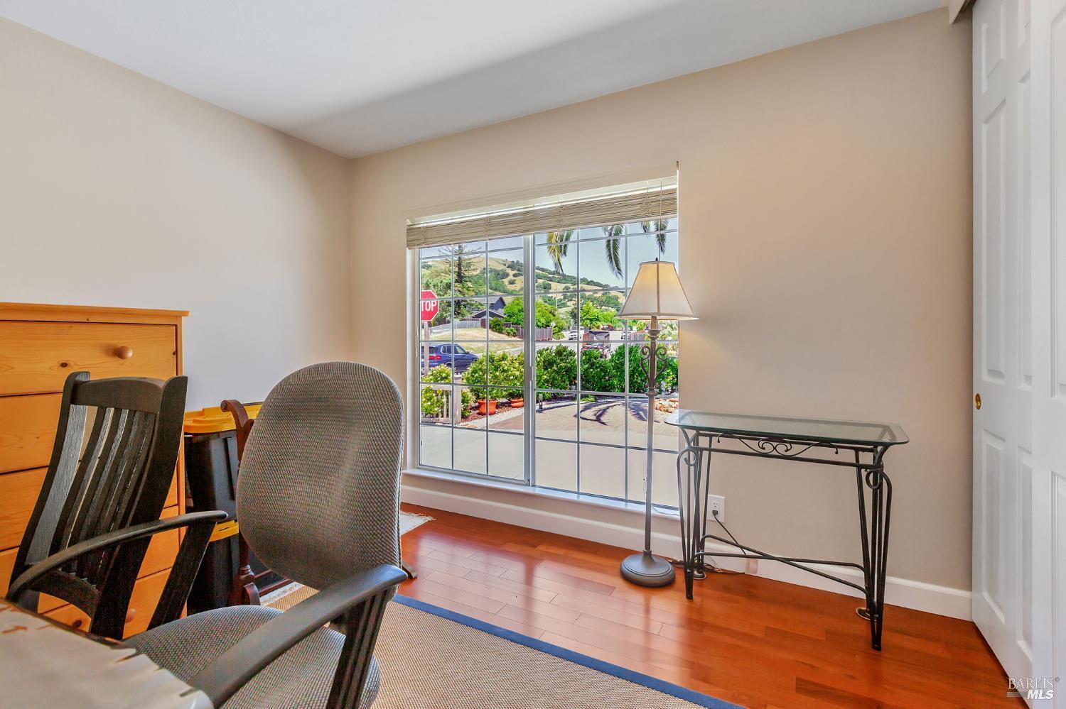 Detail Gallery Image 14 of 30 For 99 San Benito Way, Novato,  CA 94945 - 5 Beds | 3 Baths