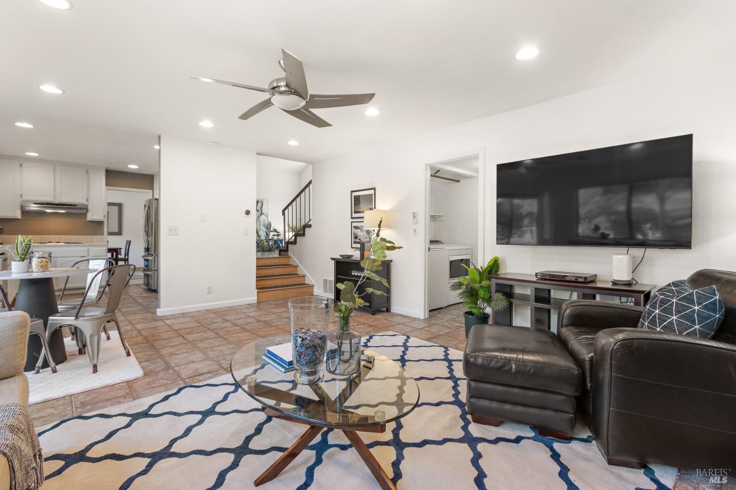 Detail Gallery Image 17 of 60 For 862 Dover Cir, Benicia,  CA 94510 - 3 Beds | 2/1 Baths