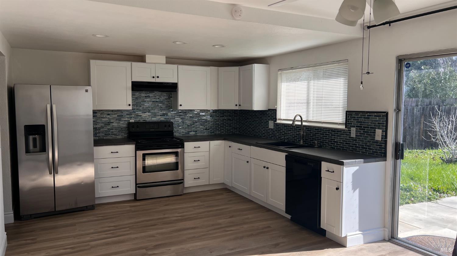 Detail Gallery Image 5 of 20 For 121 Notre Dame Ct, Vallejo,  CA 94589 - 3 Beds | 2 Baths