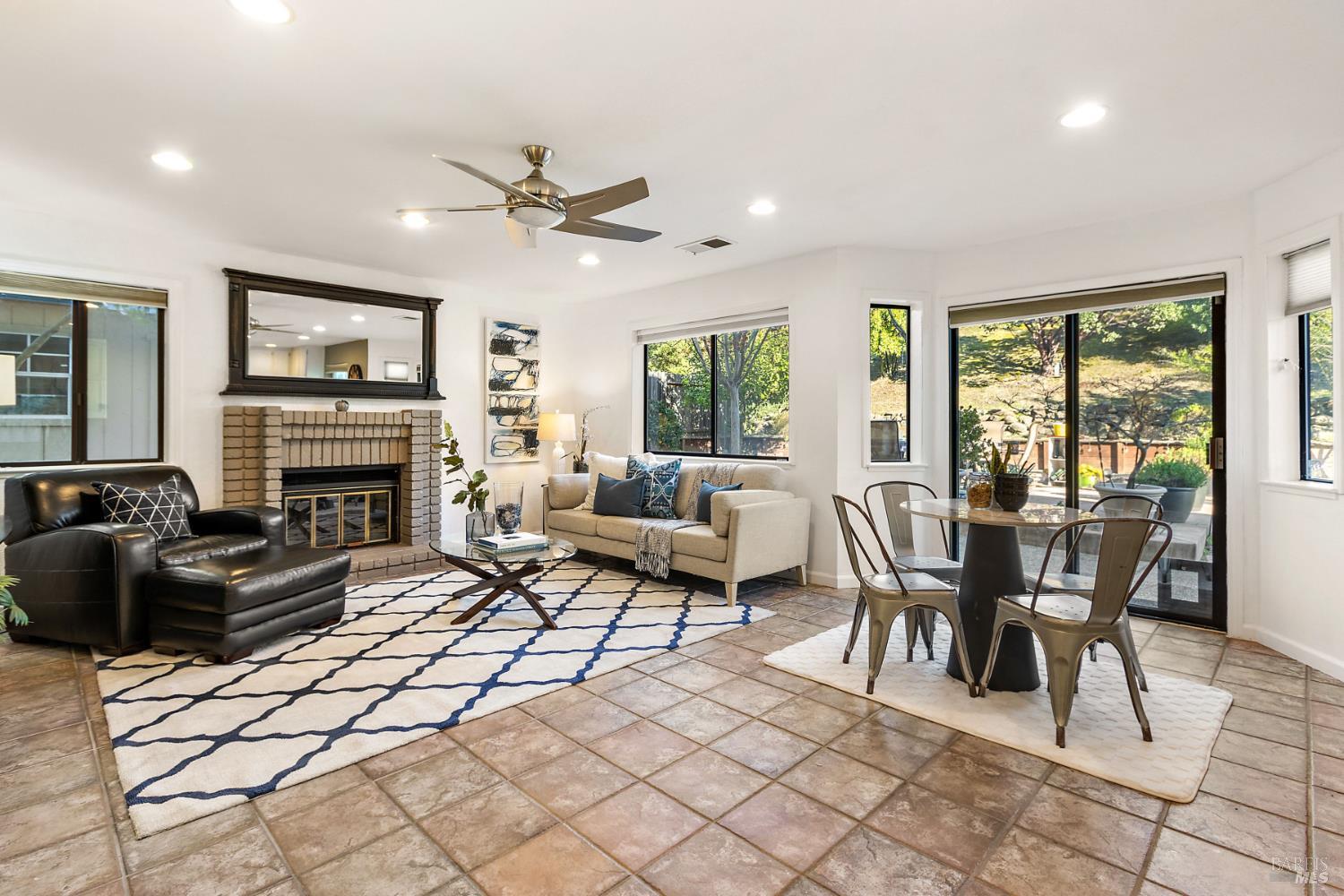 Detail Gallery Image 14 of 60 For 862 Dover Cir, Benicia,  CA 94510 - 3 Beds | 2/1 Baths