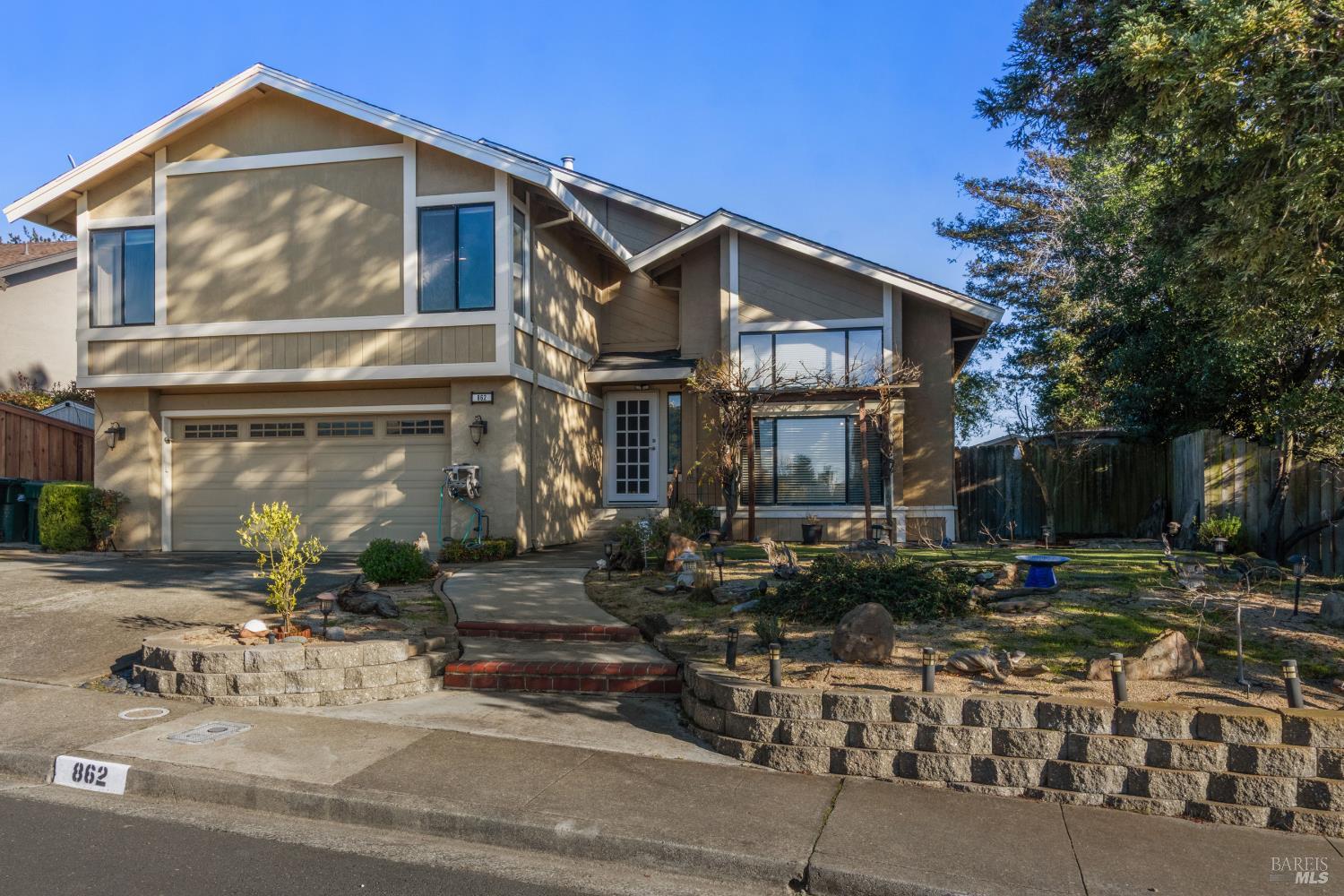 Detail Gallery Image 2 of 60 For 862 Dover Cir, Benicia,  CA 94510 - 3 Beds | 2/1 Baths