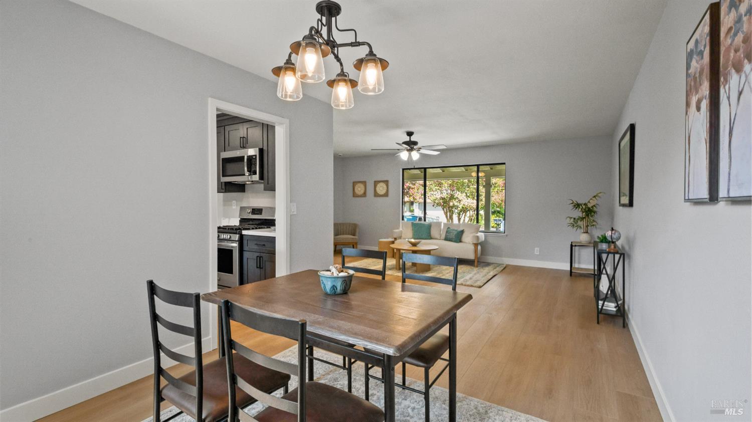 Detail Gallery Image 18 of 98 For 3265 Arroyo Dr, Fairfield,  CA 94533 - 4 Beds | 2/1 Baths