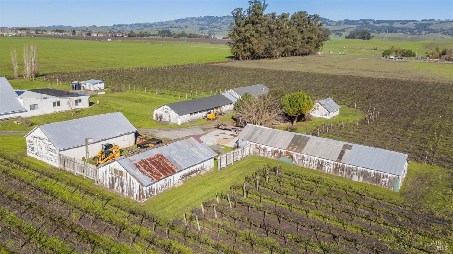 Detail Gallery Image 10 of 89 For 3957 Lakeville Hwy, Petaluma,  CA 94954 - 5 Beds | 2 Baths