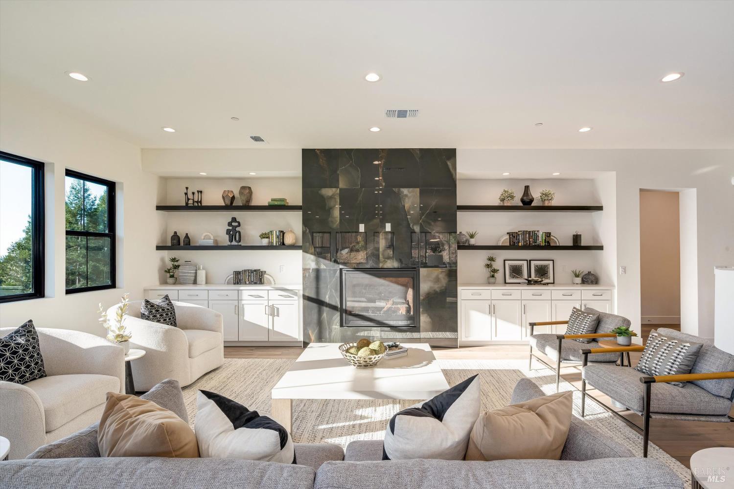 Detail Gallery Image 7 of 50 For 3684 Crown Hill Dr, Santa Rosa,  CA 95404 - 4 Beds | 3/2 Baths