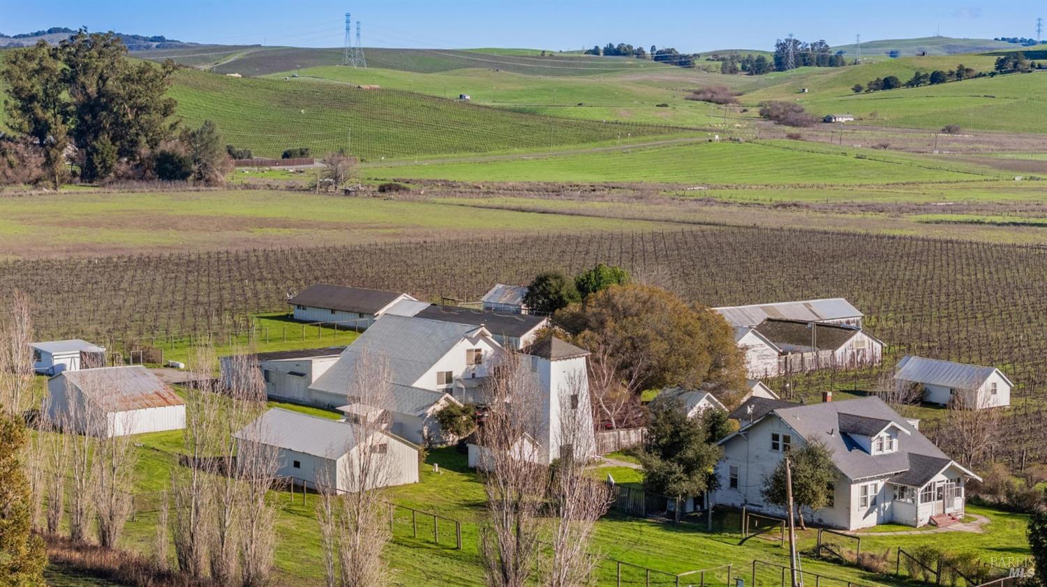 Detail Gallery Image 2 of 89 For 3957 Lakeville Hwy, Petaluma,  CA 94954 - 5 Beds | 2 Baths