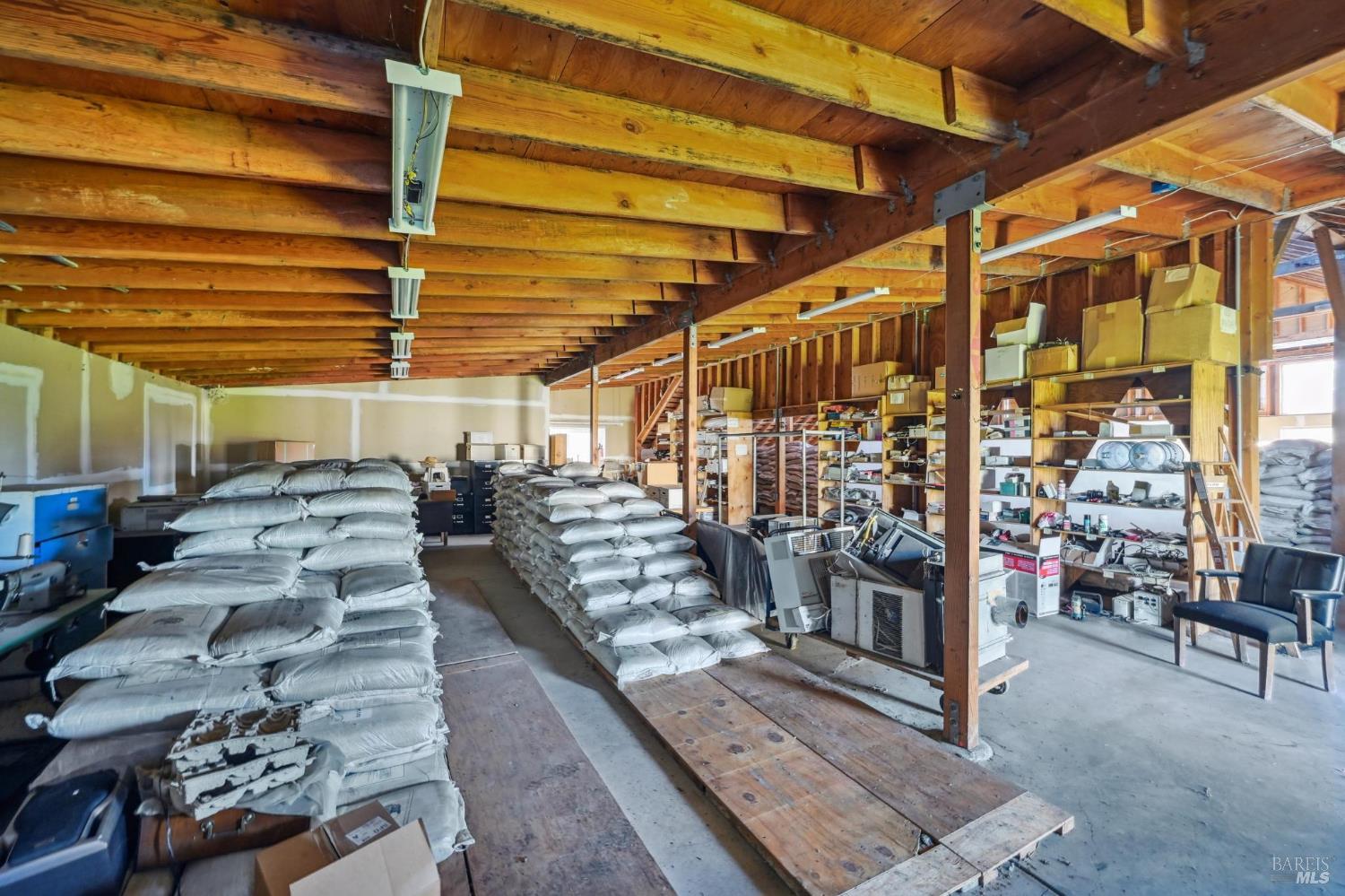 Detail Gallery Image 21 of 89 For 3957 Lakeville Hwy, Petaluma,  CA 94954 - 5 Beds | 2 Baths