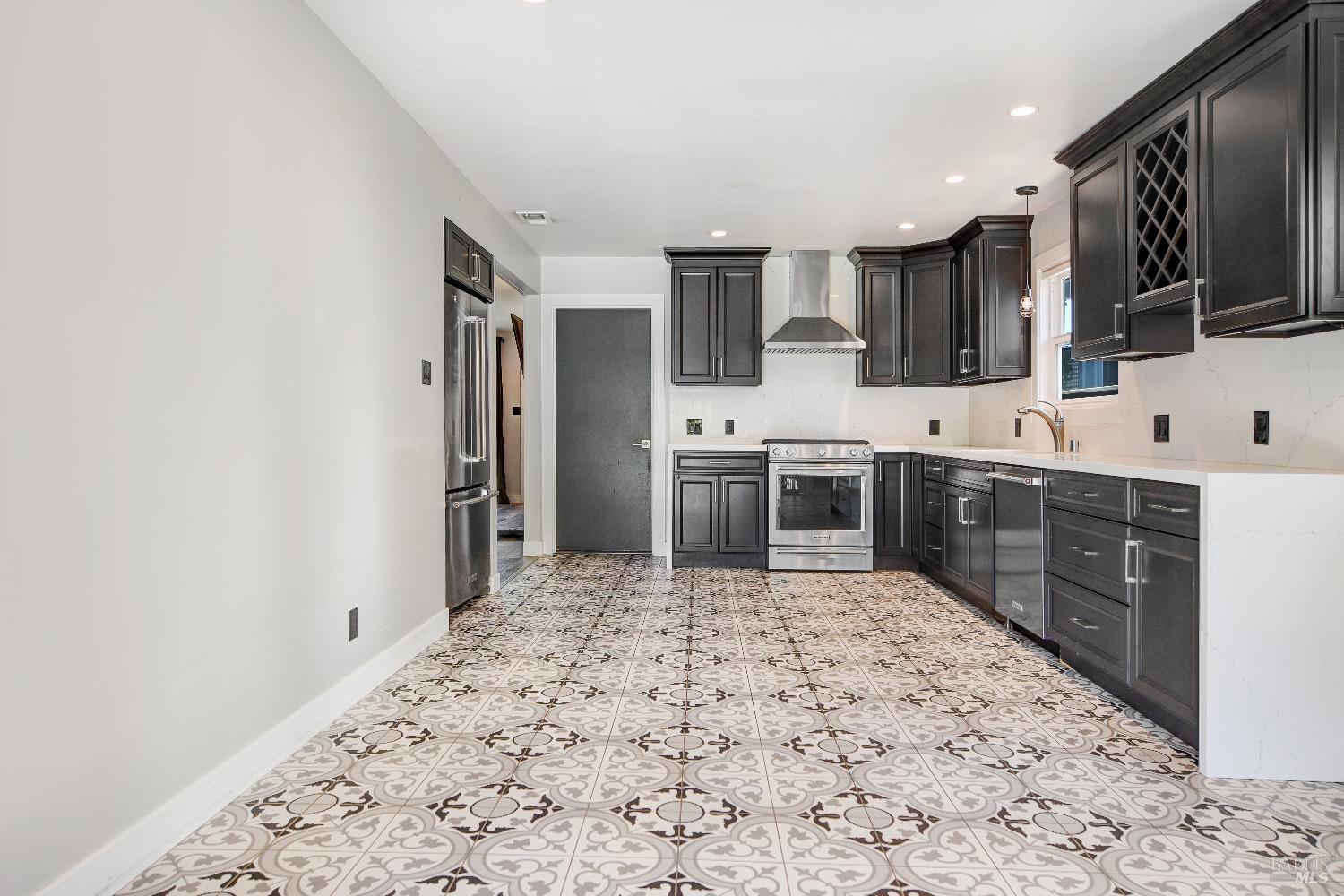 Detail Gallery Image 6 of 15 For 377 W Spain St, Sonoma,  CA 95476 - 3 Beds | 2 Baths