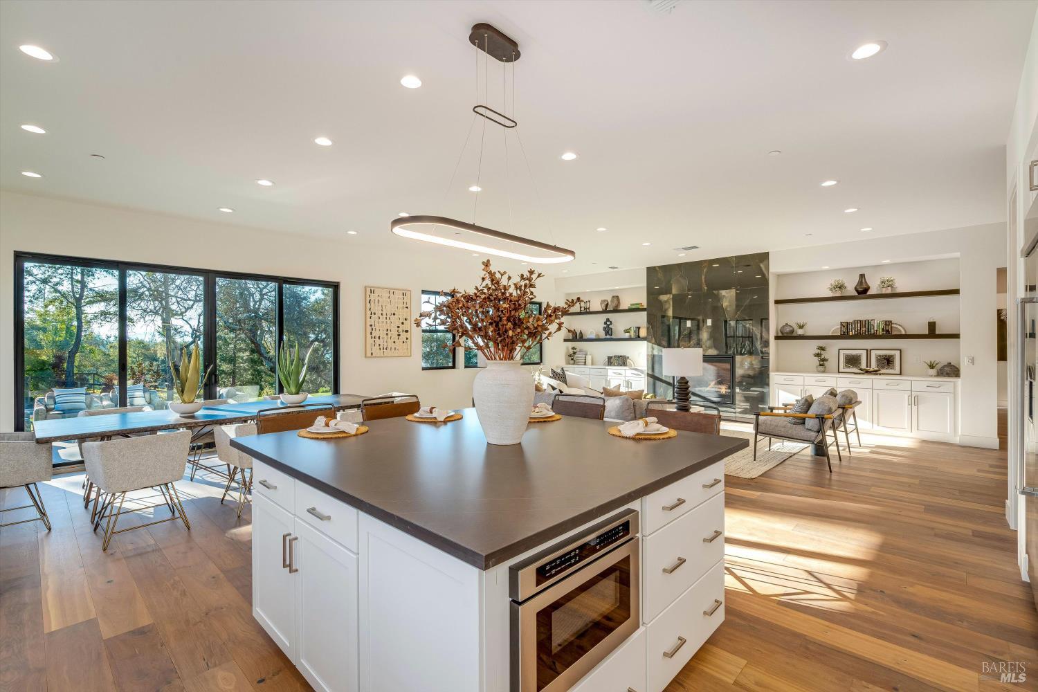 Detail Gallery Image 10 of 50 For 3684 Crown Hill Dr, Santa Rosa,  CA 95404 - 4 Beds | 3/2 Baths