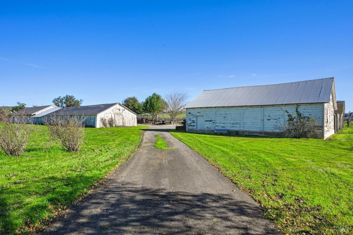 Detail Gallery Image 30 of 89 For 3957 Lakeville Hwy, Petaluma,  CA 94954 - 5 Beds | 2 Baths