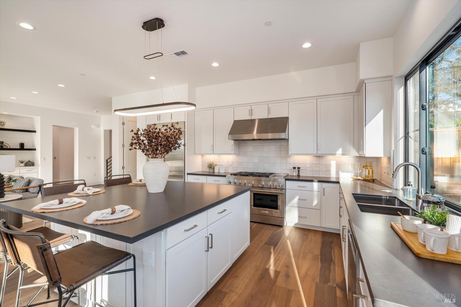 Detail Gallery Image 11 of 50 For 3684 Crown Hill Dr, Santa Rosa,  CA 95404 - 4 Beds | 3/2 Baths