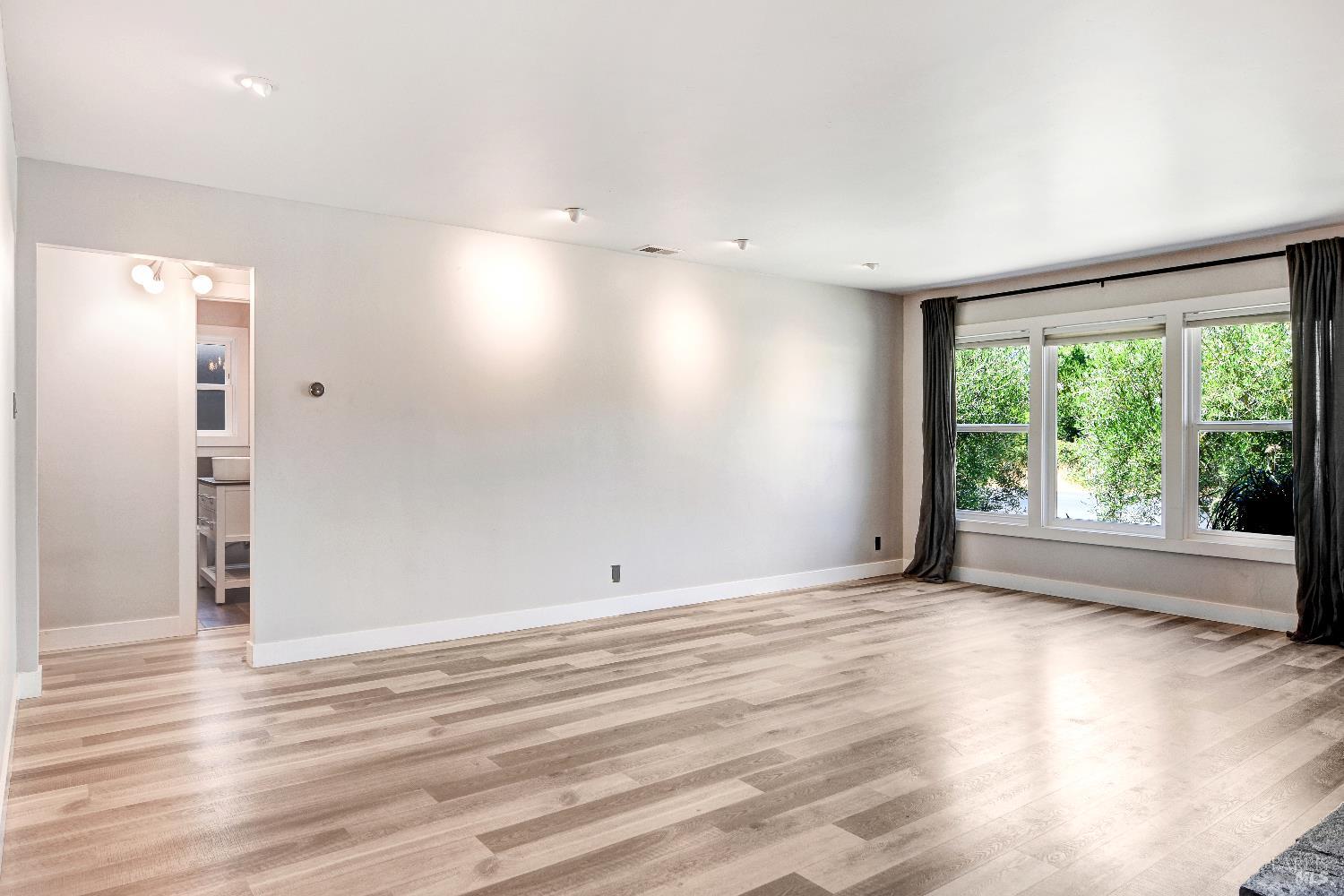 Detail Gallery Image 4 of 15 For 377 W Spain St, Sonoma,  CA 95476 - 3 Beds | 2 Baths