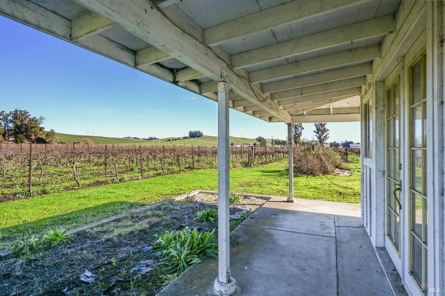 Detail Gallery Image 27 of 89 For 3957 Lakeville Hwy, Petaluma,  CA 94954 - 5 Beds | 2 Baths