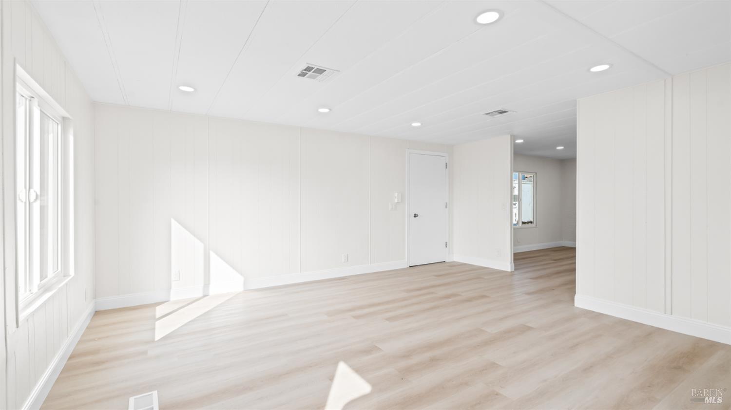 Detail Gallery Image 6 of 27 For 73 Barcelona Cir, Fairfield,  CA 94533 - 2 Beds | 2 Baths