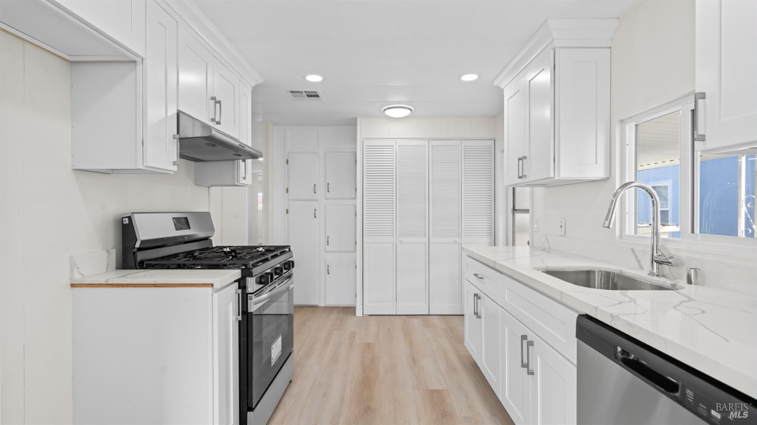 Detail Gallery Image 9 of 27 For 73 Barcelona Cir, Fairfield,  CA 94533 - 2 Beds | 2 Baths