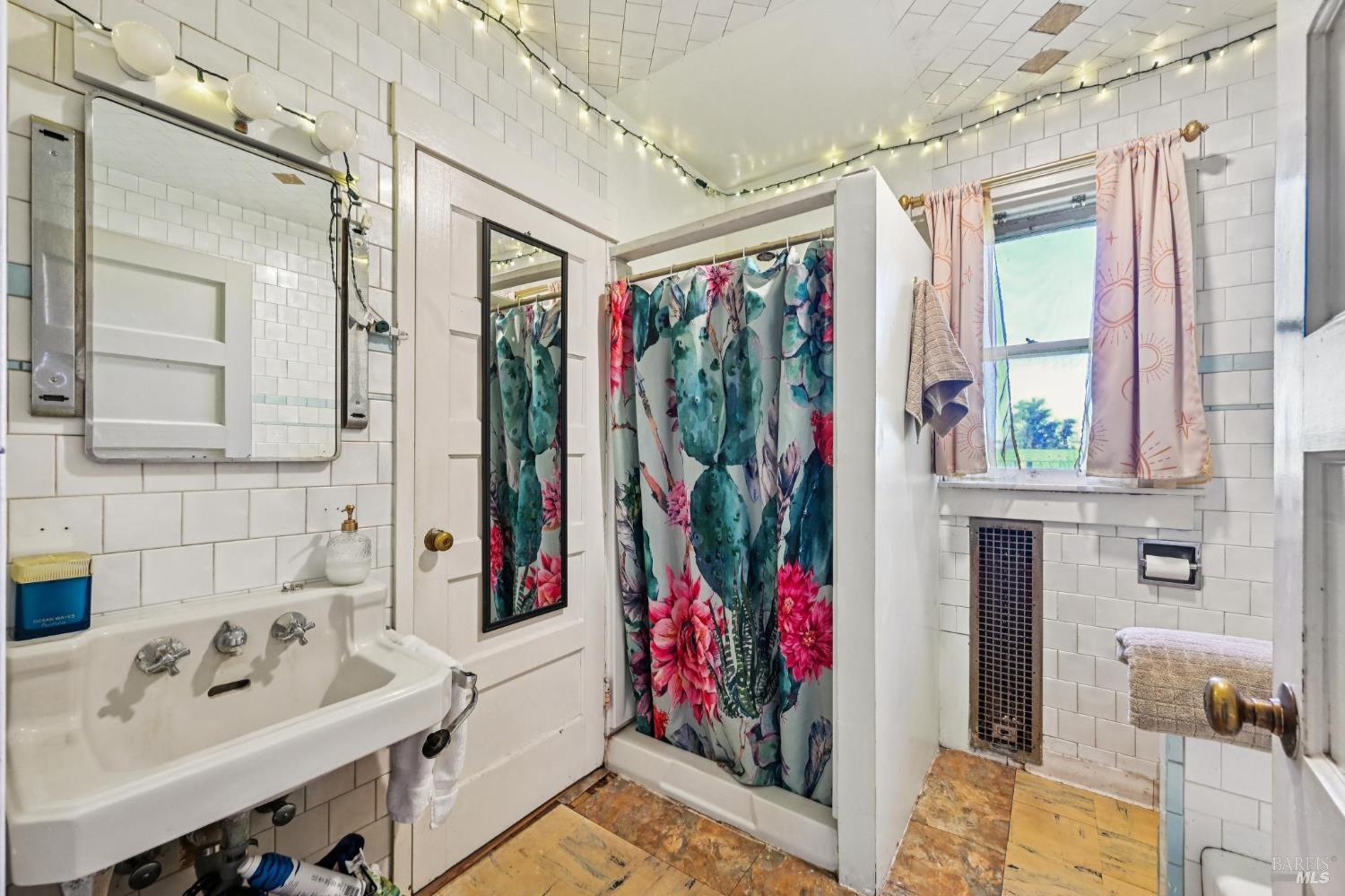 Detail Gallery Image 71 of 89 For 3957 Lakeville Hwy, Petaluma,  CA 94954 - 5 Beds | 2 Baths