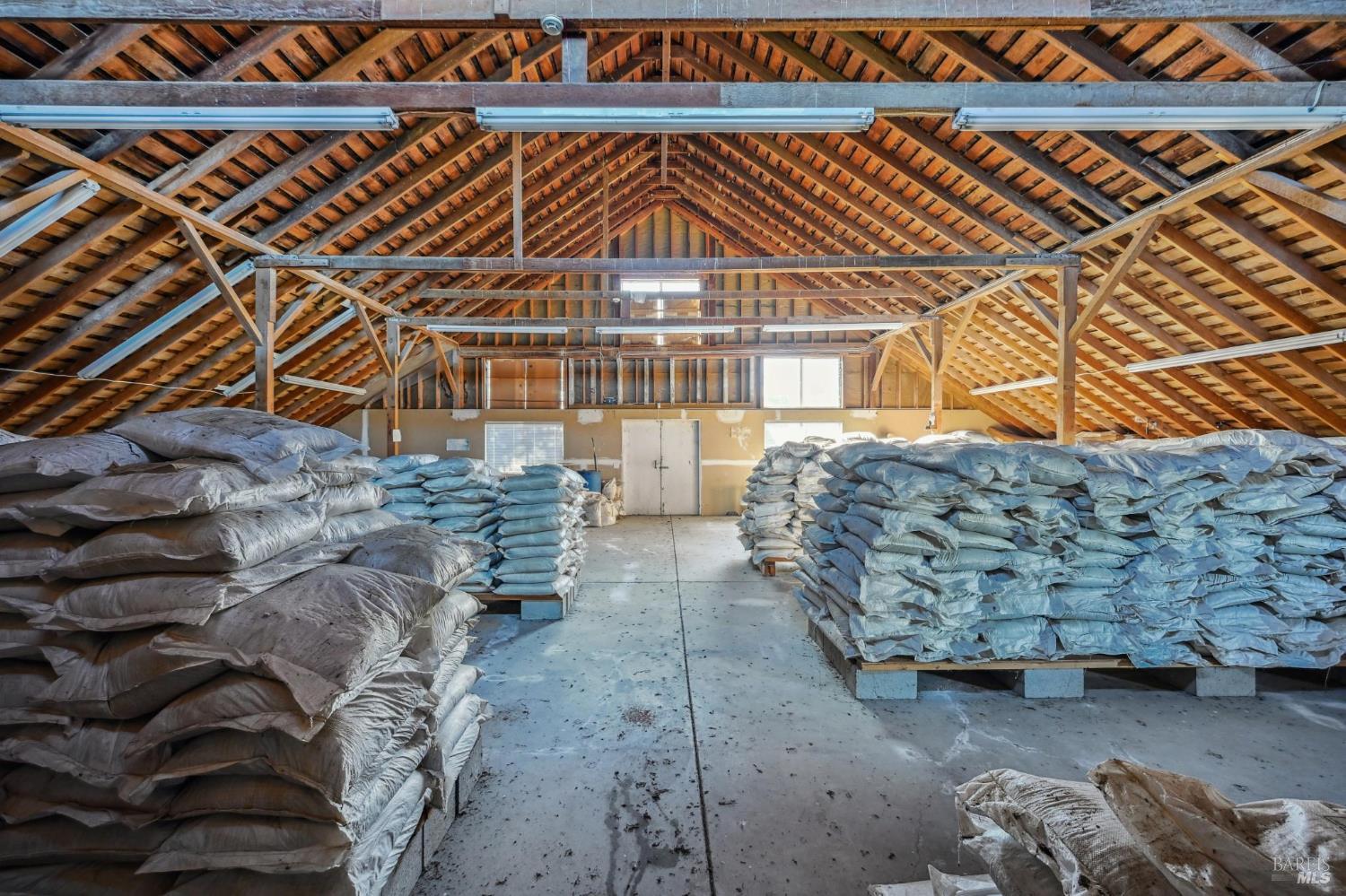 Detail Gallery Image 18 of 89 For 3957 Lakeville Hwy, Petaluma,  CA 94954 - 5 Beds | 2 Baths