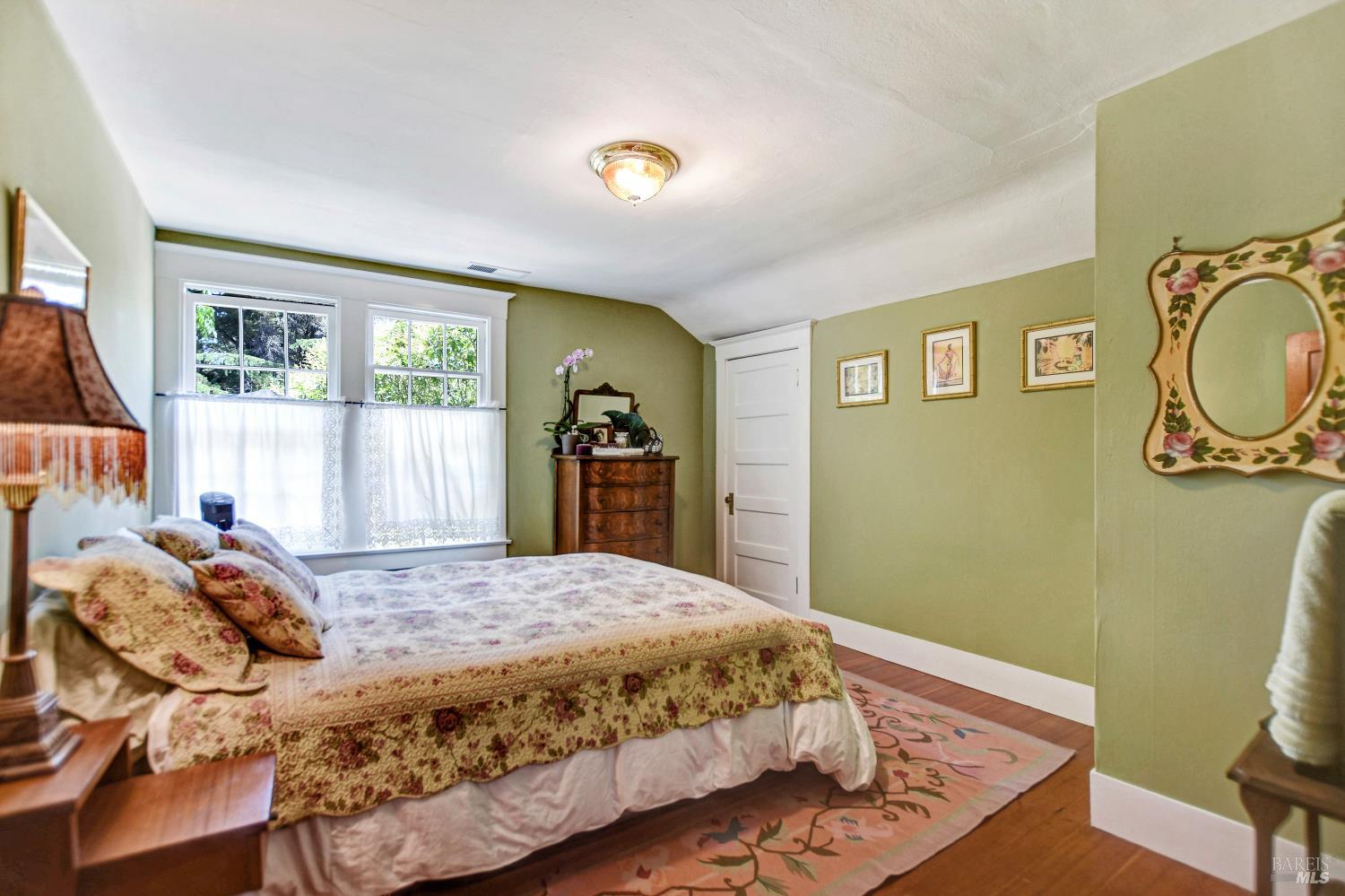 Detail Gallery Image 15 of 20 For 19450 Old Winery Rd, Sonoma,  CA 95476 - 6 Beds | 1/4 Baths