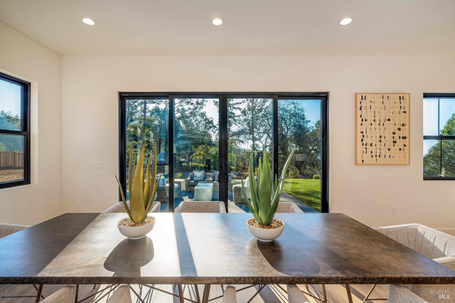 Detail Gallery Image 12 of 50 For 3684 Crown Hill Dr, Santa Rosa,  CA 95404 - 4 Beds | 3/2 Baths