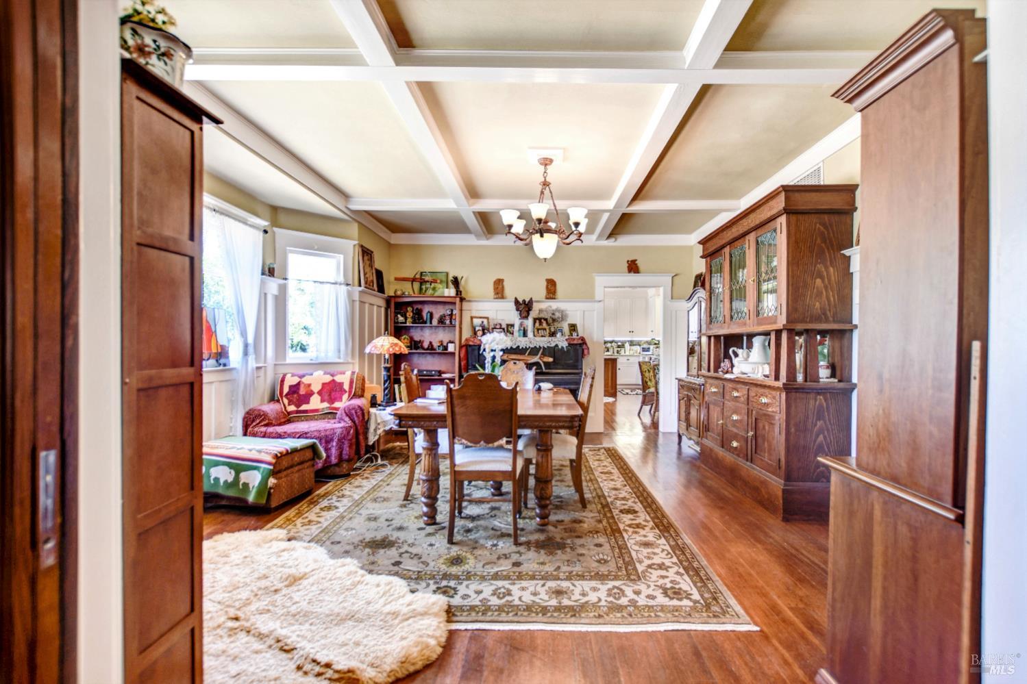 Detail Gallery Image 9 of 20 For 19450 Old Winery Rd, Sonoma,  CA 95476 - 6 Beds | 1/4 Baths