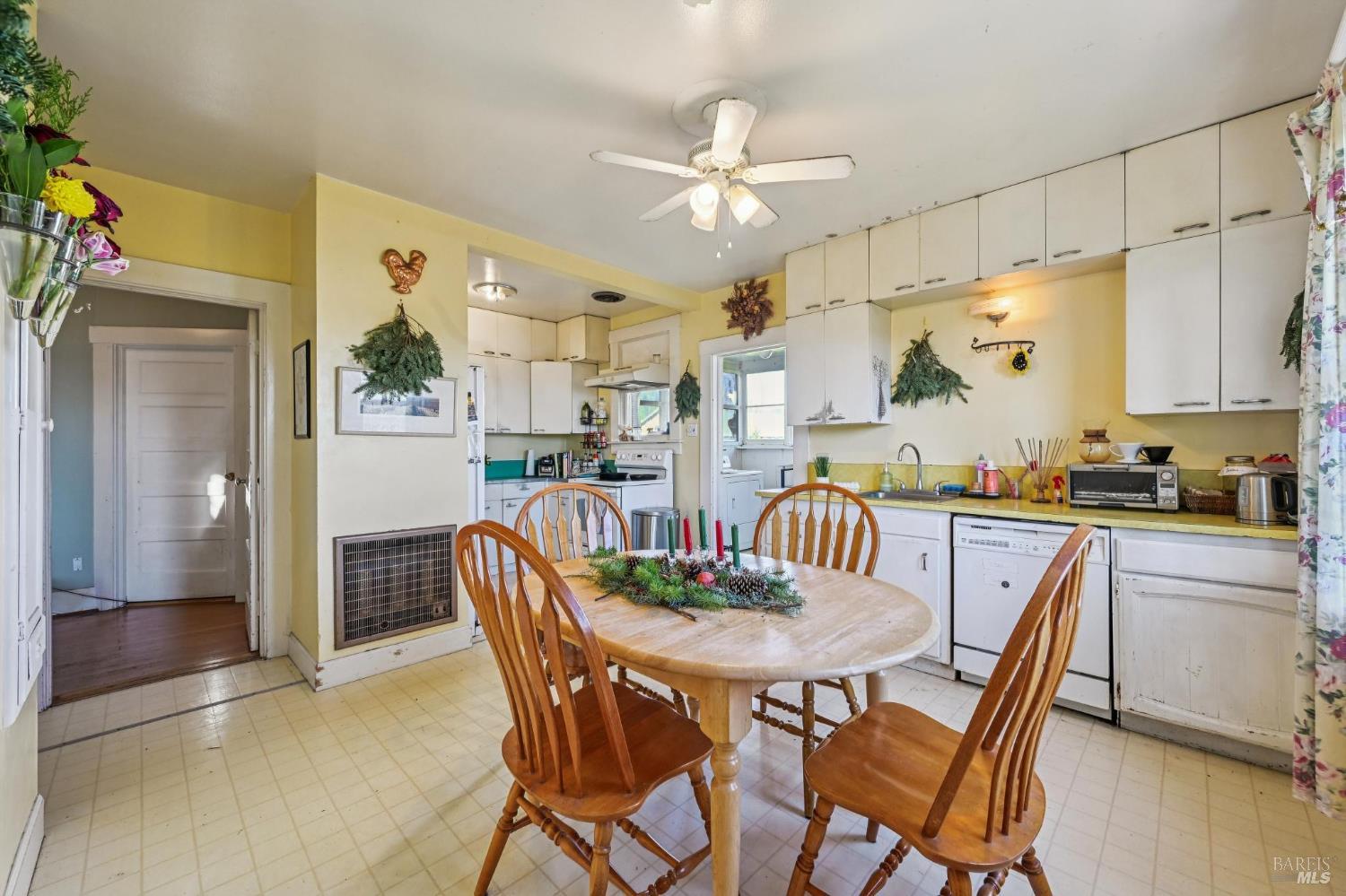 Detail Gallery Image 68 of 89 For 3957 Lakeville Hwy, Petaluma,  CA 94954 - 5 Beds | 2 Baths