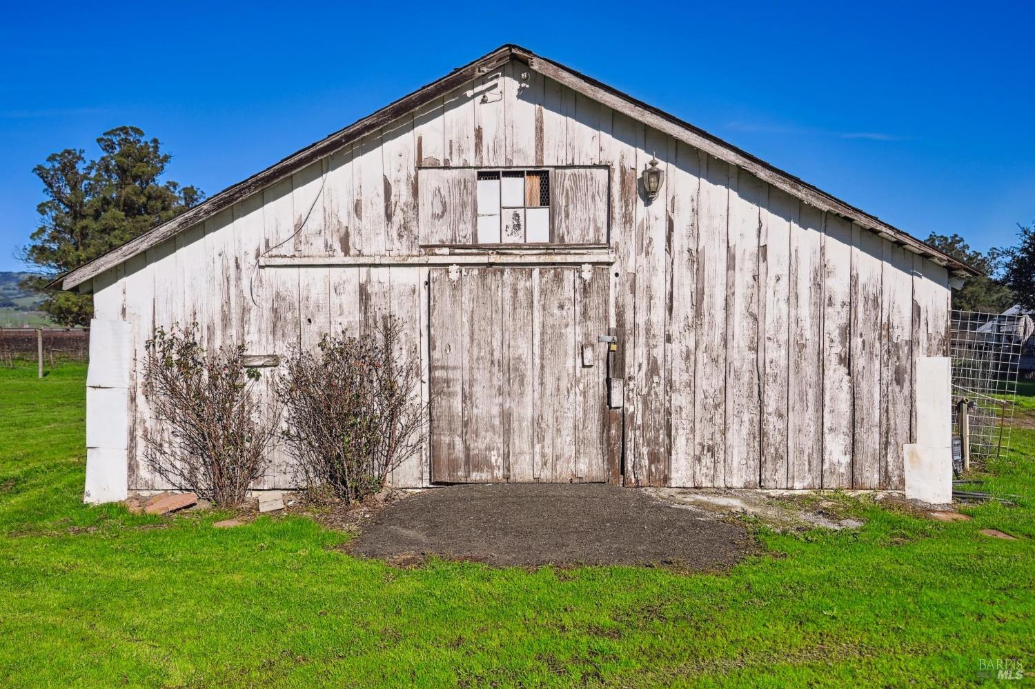 Detail Gallery Image 31 of 89 For 3957 Lakeville Hwy, Petaluma,  CA 94954 - 5 Beds | 2 Baths