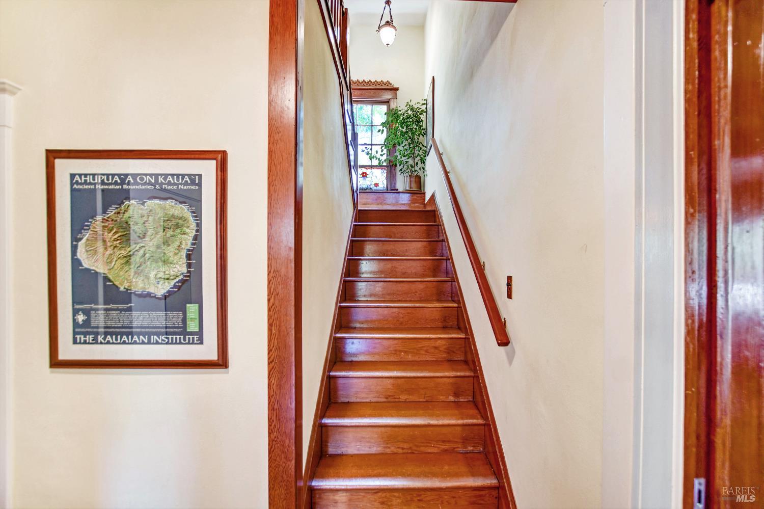 Detail Gallery Image 12 of 20 For 19450 Old Winery Rd, Sonoma,  CA 95476 - 6 Beds | 1/4 Baths