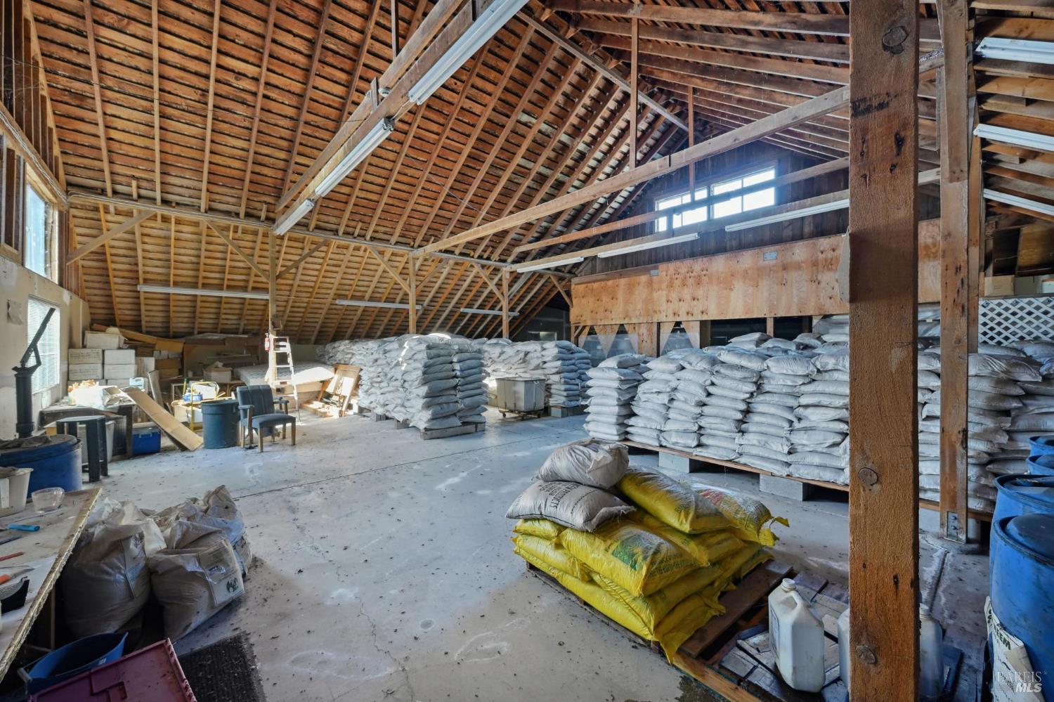 Detail Gallery Image 20 of 89 For 3957 Lakeville Hwy, Petaluma,  CA 94954 - 5 Beds | 2 Baths