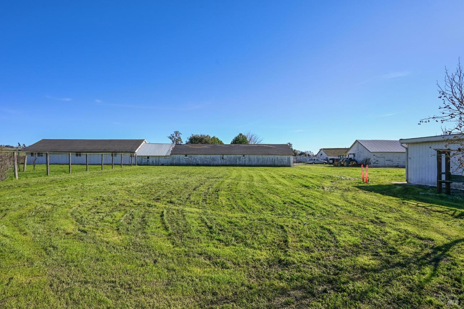 Detail Gallery Image 24 of 89 For 3957 Lakeville Hwy, Petaluma,  CA 94954 - 5 Beds | 2 Baths