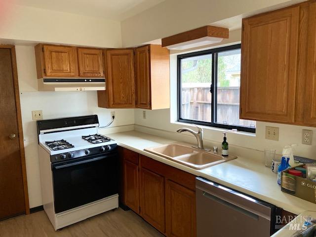 Detail Gallery Image 8 of 16 For 929 Helen Ave, Ukiah,  CA 95482 - 3 Beds | 2 Baths