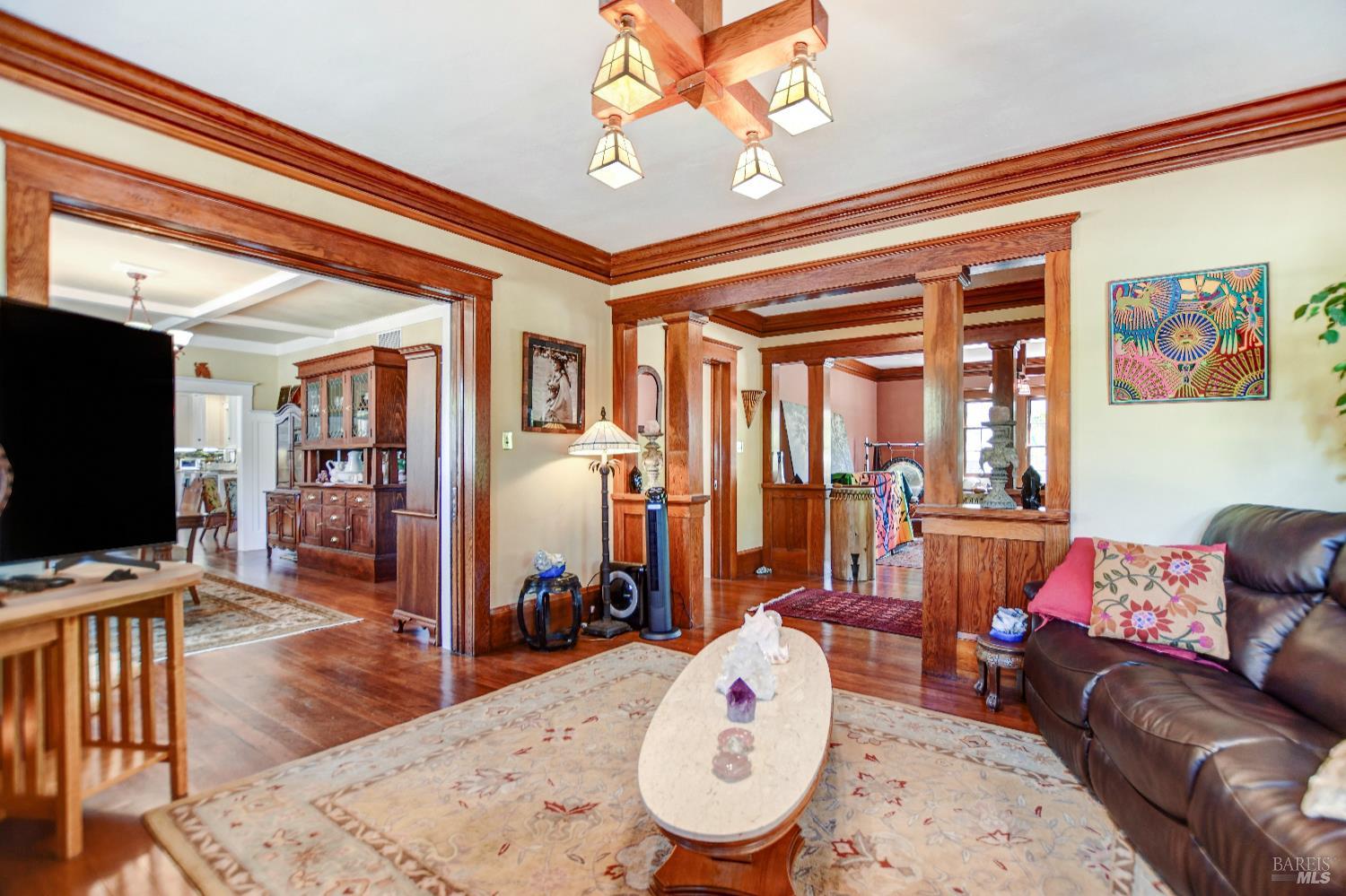 Detail Gallery Image 8 of 20 For 19450 Old Winery Rd, Sonoma,  CA 95476 - 6 Beds | 1/4 Baths