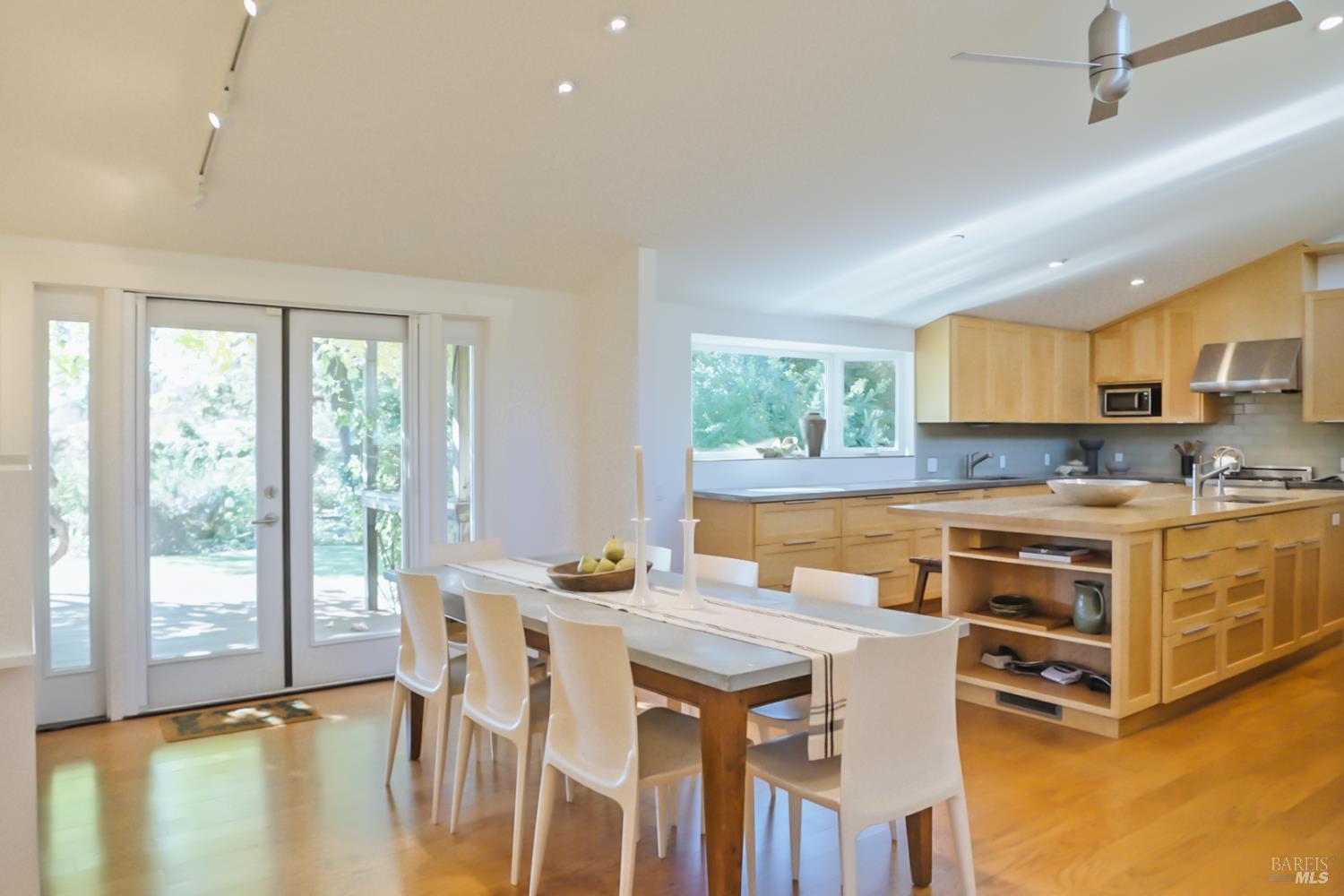 Detail Gallery Image 10 of 34 For 180 W Trinity Rd, Glen Ellen,  CA 95442 - 4 Beds | 3 Baths