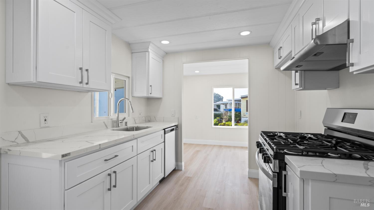 Detail Gallery Image 8 of 27 For 73 Barcelona Cir, Fairfield,  CA 94533 - 2 Beds | 2 Baths