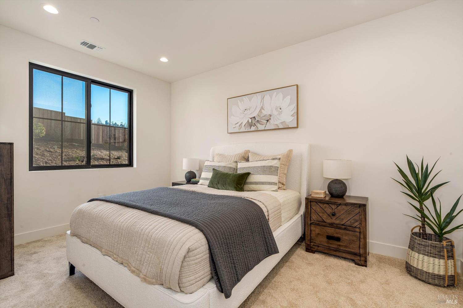 Detail Gallery Image 32 of 50 For 3684 Crown Hill Dr, Santa Rosa,  CA 95404 - 4 Beds | 3/2 Baths