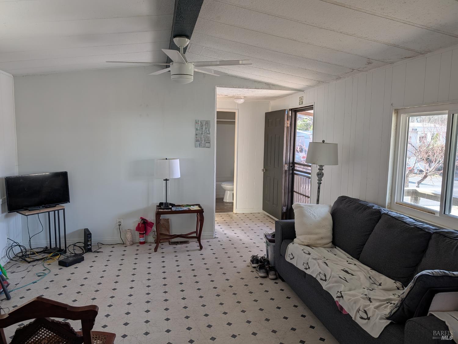 Detail Gallery Image 7 of 9 For 122 Burgundy Cir, Yountville,  CA 94599 - 2 Beds | 2 Baths