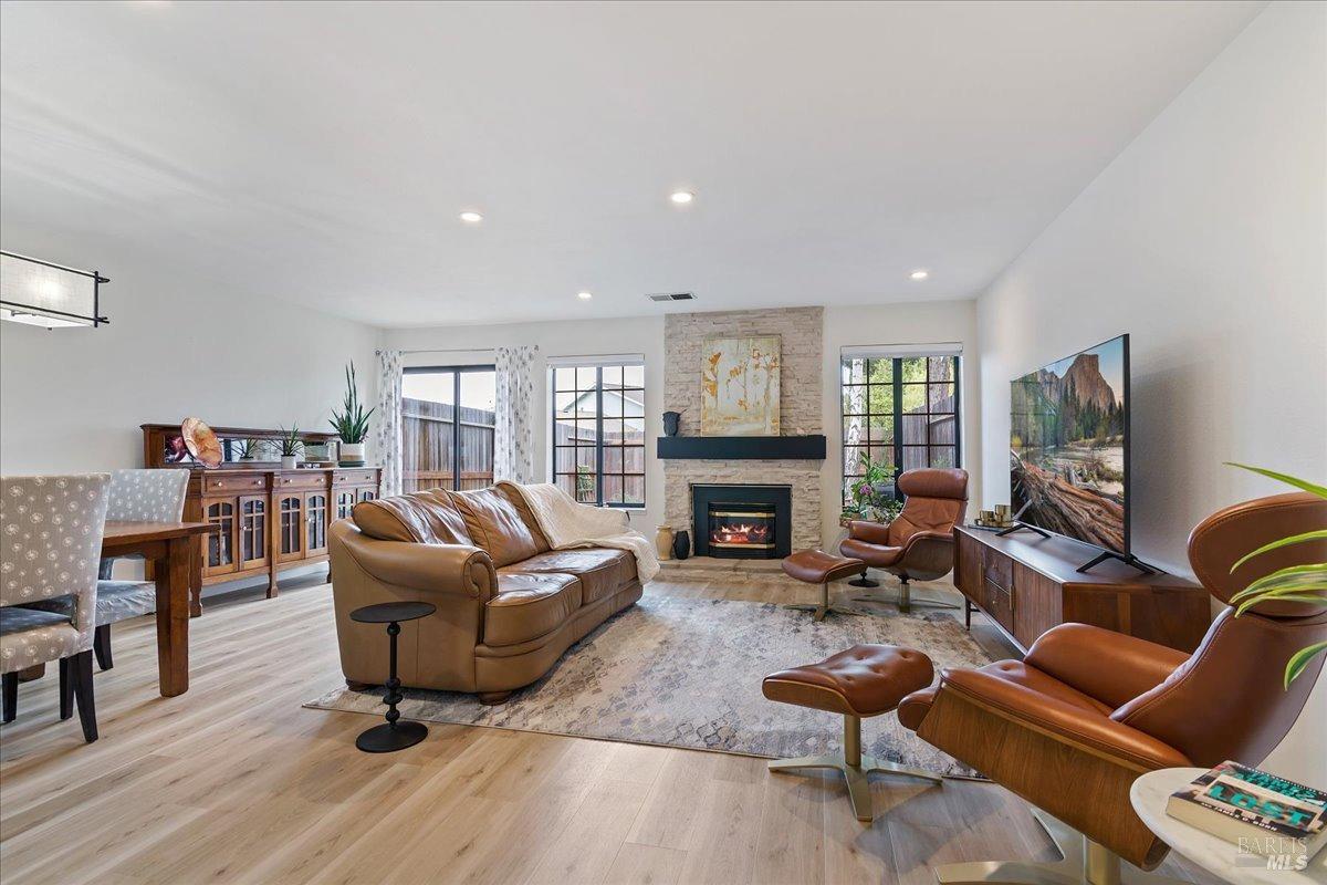 Detail Gallery Image 3 of 23 For 1782 Devonshire Dr, Benicia,  CA 94510 - 3 Beds | 2/1 Baths