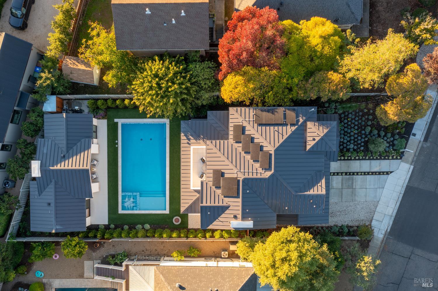 Detail Gallery Image 2 of 30 For 1547 Allyn Ave, Saint Helena,  CA 94574 - 5 Beds | 5 Baths