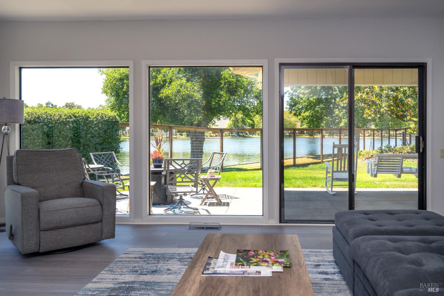 Detail Gallery Image 3 of 51 For 9636 Lakewood Dr, Windsor,  CA 95492 - 2 Beds | 2 Baths