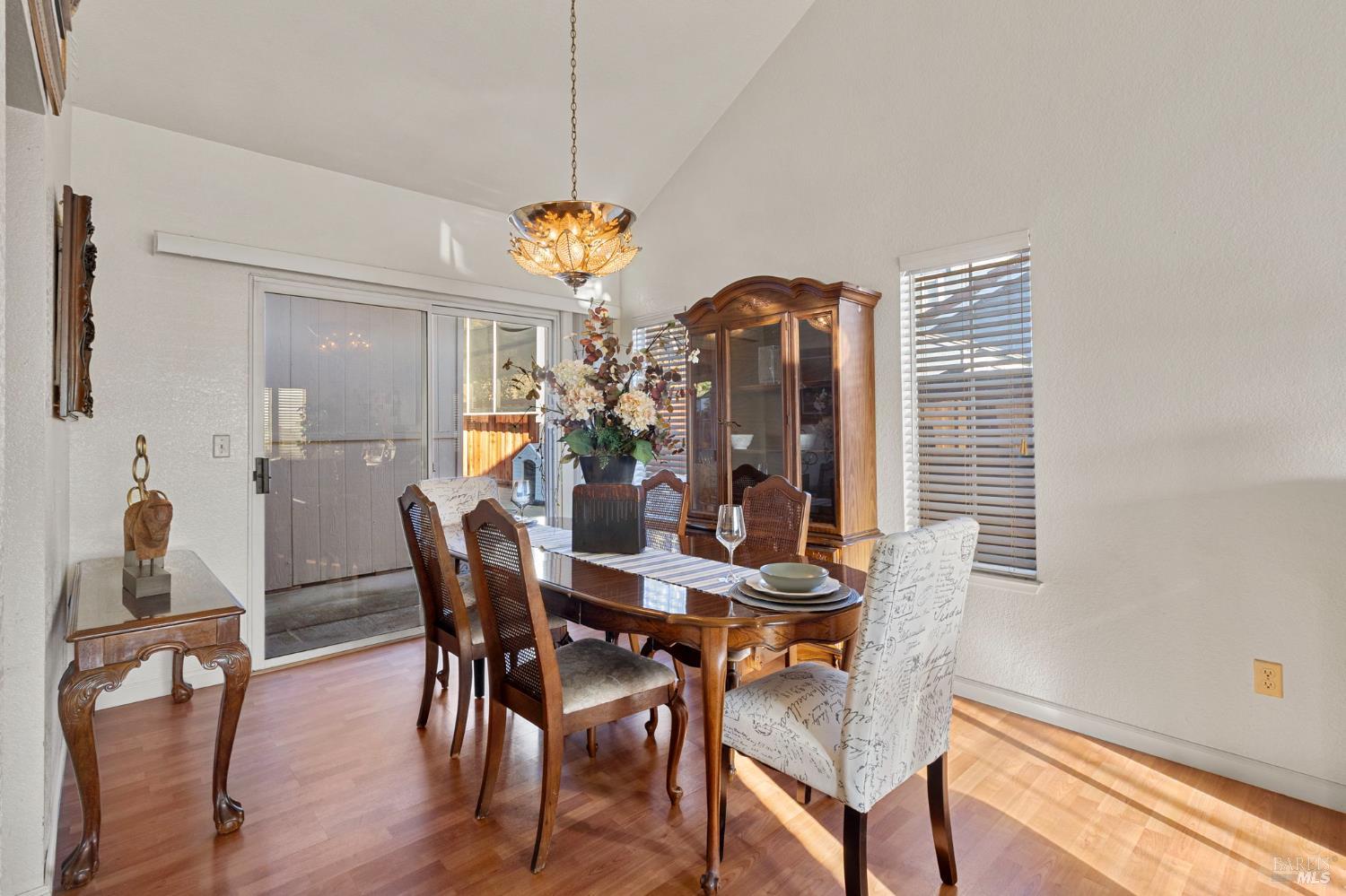 Detail Gallery Image 2 of 23 For 730 Britannia Dr, Vallejo,  CA 94591 - 3 Beds | 2/1 Baths